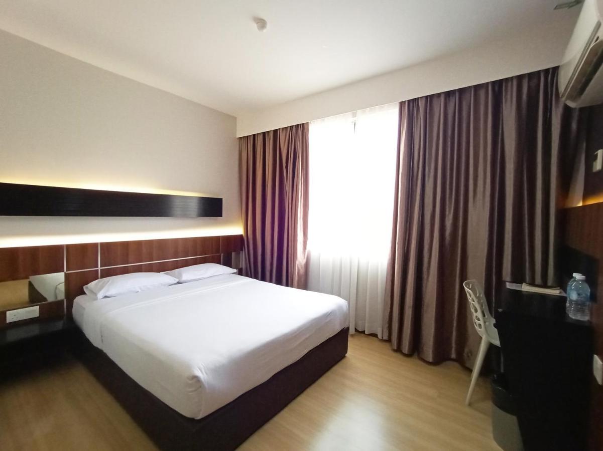 Oyo 90091 Hi Inn Sibu Exterior foto